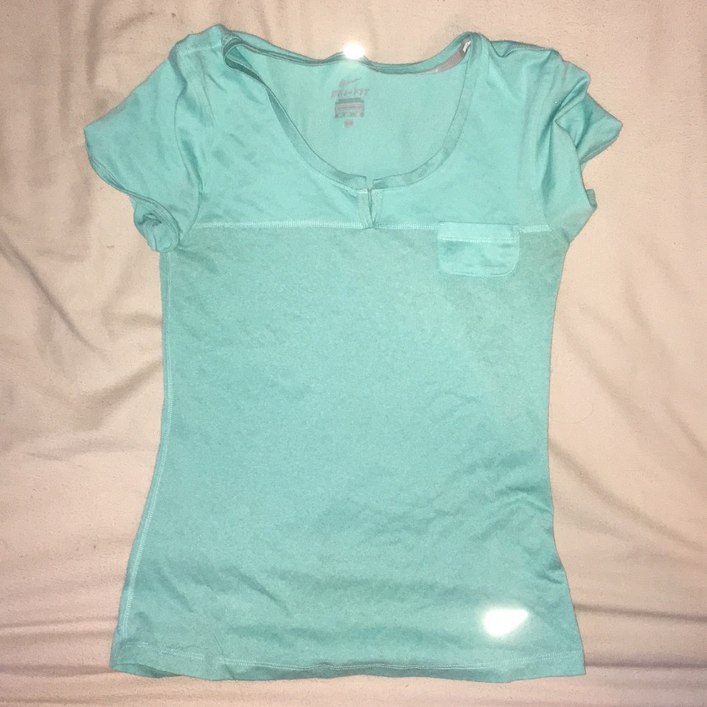 Mint dry fit women’s short sleeved Nike shirt
